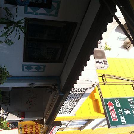 White Orchid Inn I Bangkok Bagian luar foto