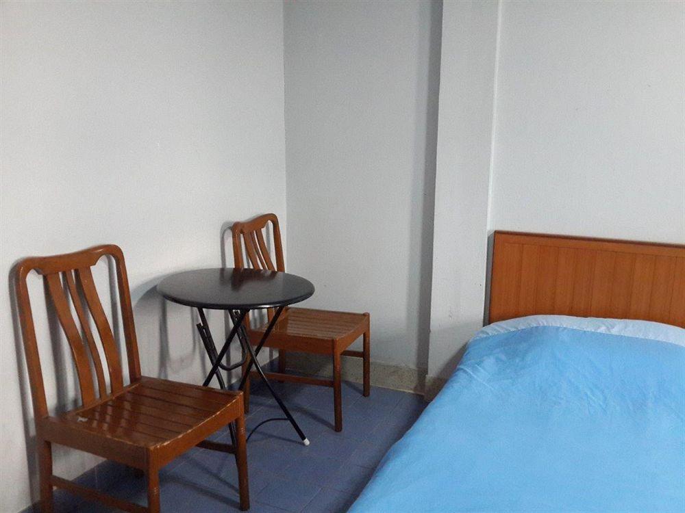 White Orchid Inn I Bangkok Bagian luar foto
