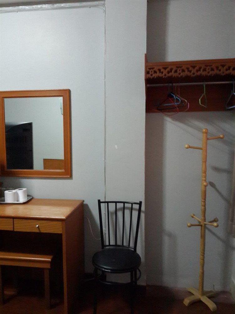 White Orchid Inn I Bangkok Bagian luar foto