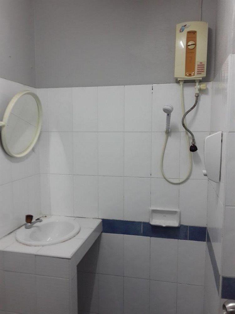 White Orchid Inn I Bangkok Bagian luar foto