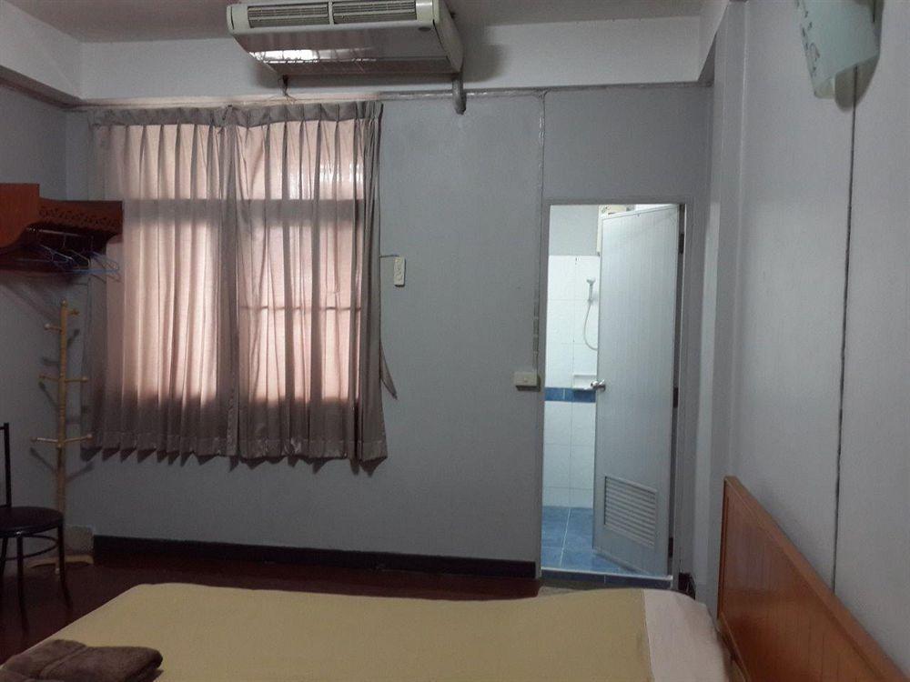 White Orchid Inn I Bangkok Bagian luar foto