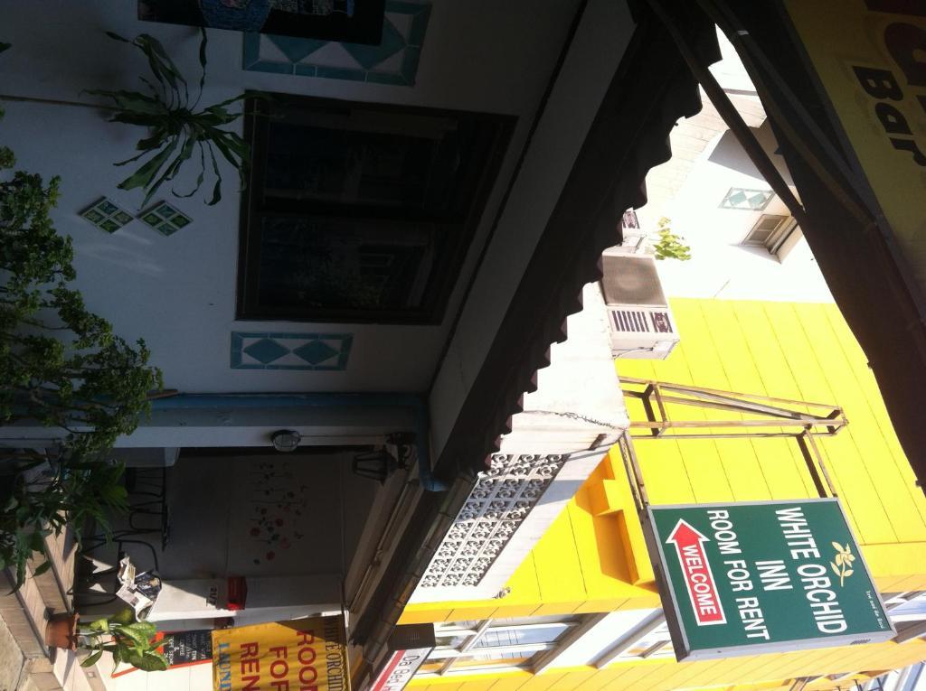 White Orchid Inn I Bangkok Bagian luar foto