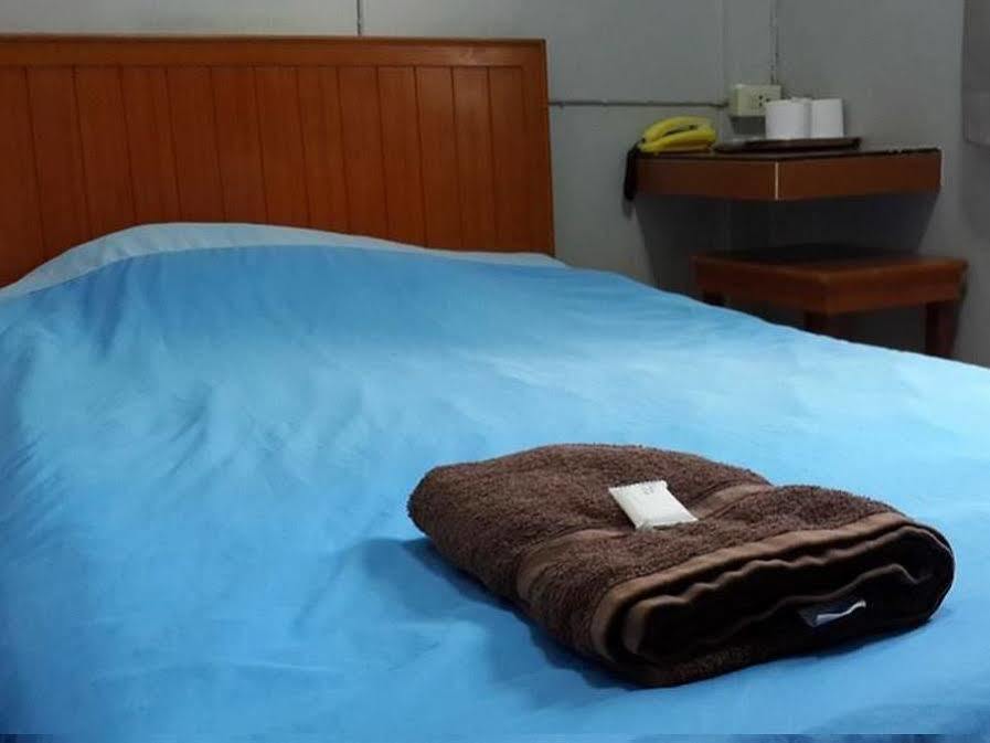 White Orchid Inn I Bangkok Bagian luar foto