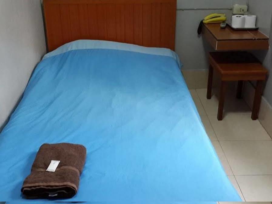 White Orchid Inn I Bangkok Bagian luar foto